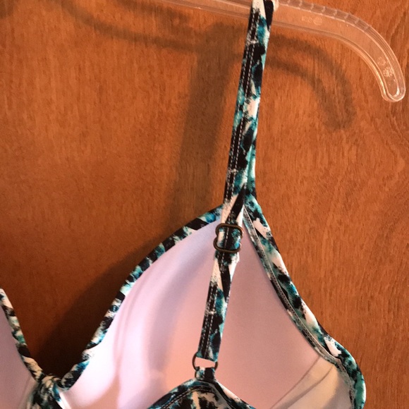 🍀 Island Escape Underwire Tankini Top (10) - Picture 4 of 6